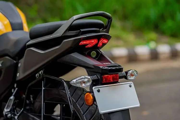 टीवीएस रेडर रियर सीट टीवीएस रेडर रियर सीट