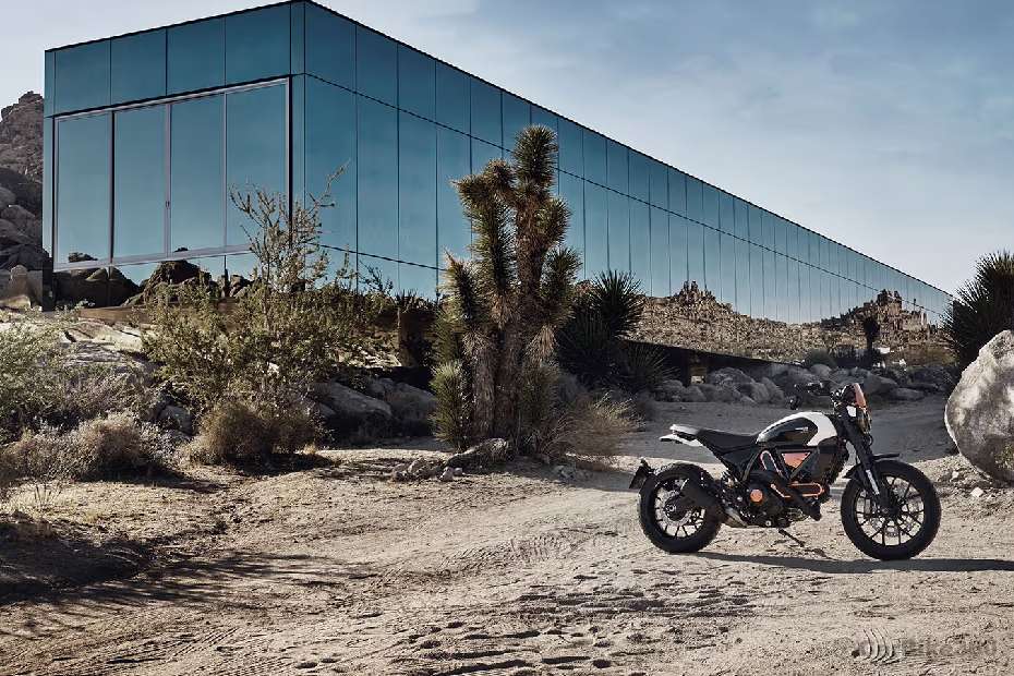 Ducati Scrambler 10° Anniversario Rizoma Edition Side Profile View Ducati Scrambler 10° Anniversario Rizoma Edition Side Profile View