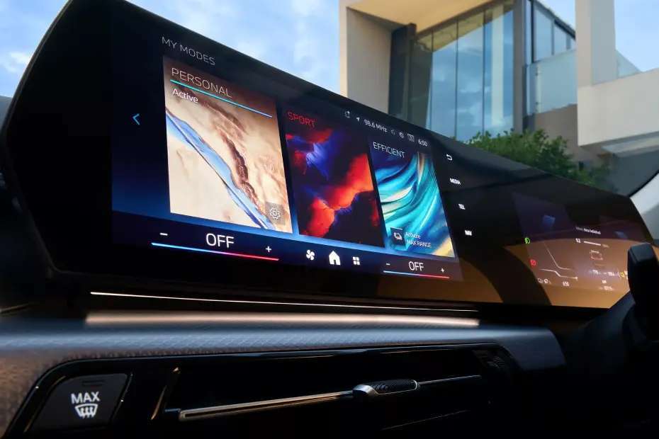 BMW iX1 LWB Infotainment Touchscreen BMW iX1 LWB Infotainment Touchscreen