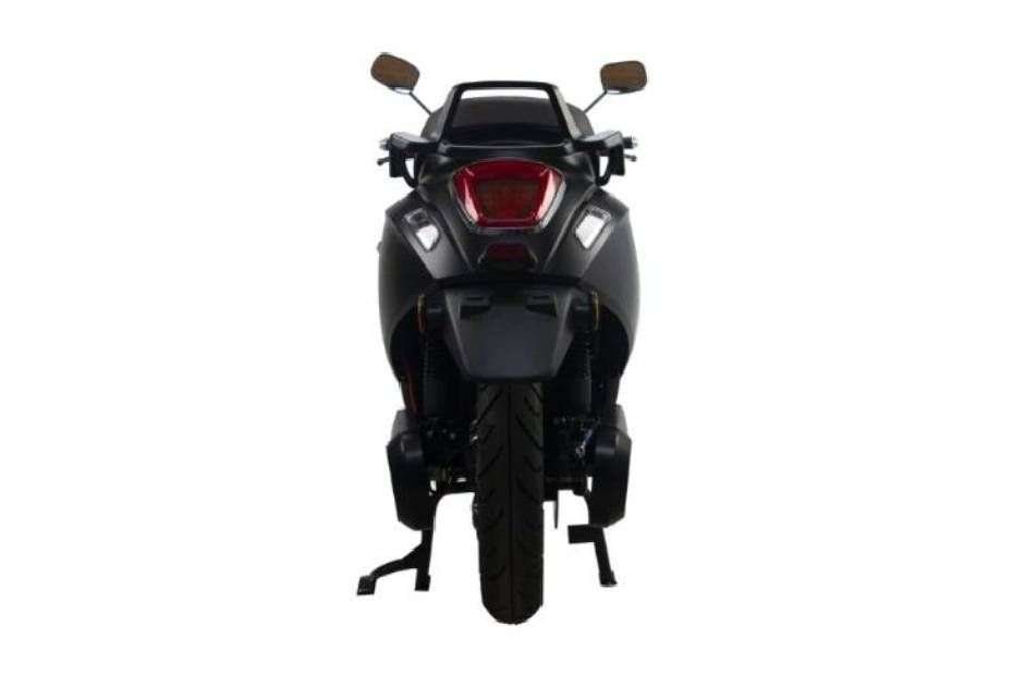Dionev Jule Rear View Dionev Jule Rear View