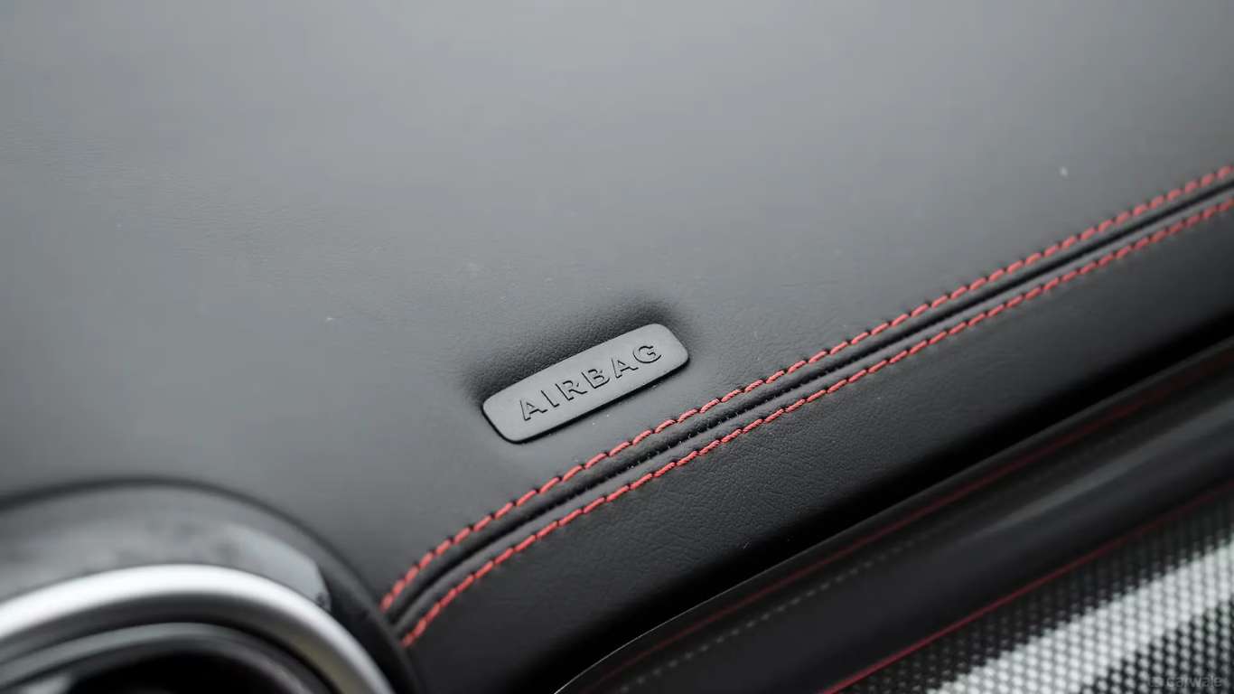 Mercedes-AMG CLE 53 Airbags Mercedes-AMG CLE 53 Airbags