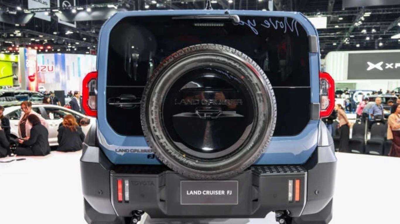 Toyota Land Cruiser FJ Rear View Design