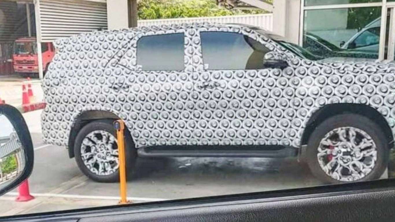 2026 Toyota Fortuner test mule-side design view