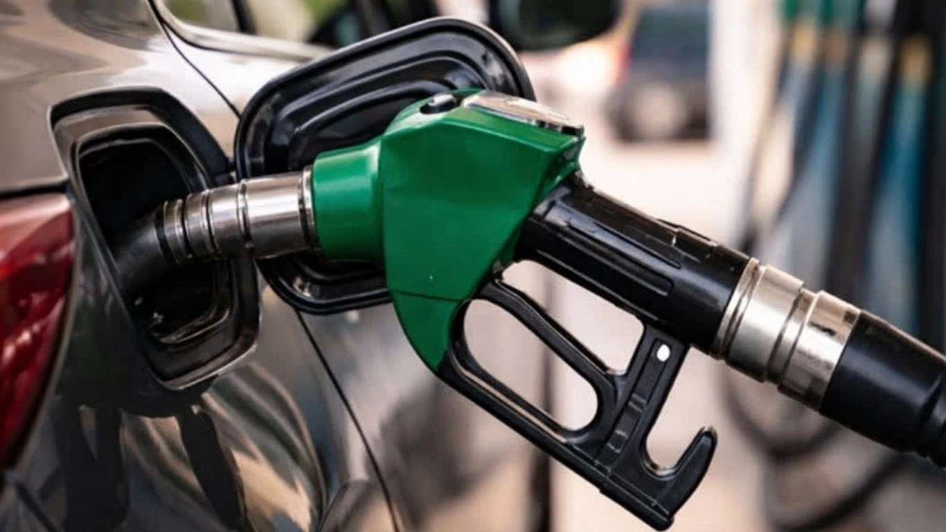 Indian Government Cuts Special Excise Duty on Petrol and Diesel