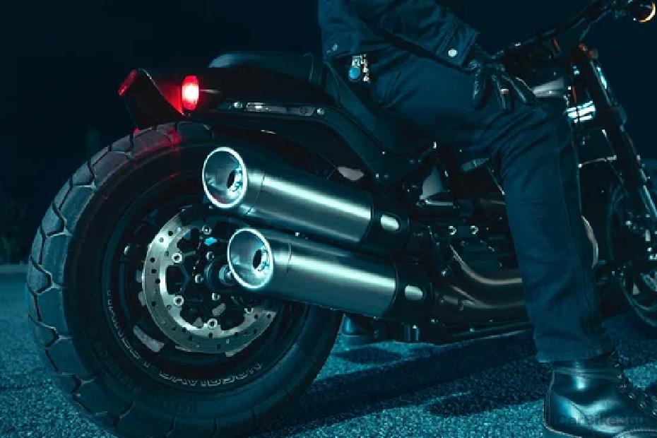 Harley davidson fat bob 114 exhaust view Harley davidson fat bob 114 exhaust view