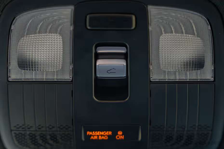 Hyundai Venue N Line outside mirror showing sleek housing with integrated turn indicator and premium finish Hyundai Venue N Line outside mirror showing sleek housing with integrated turn indicator and premium finish