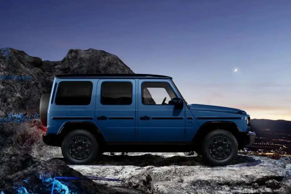 Mercedes Benz G580 with EQ Technology Right Side View Mercedes Benz G580 with EQ Technology Right Side View