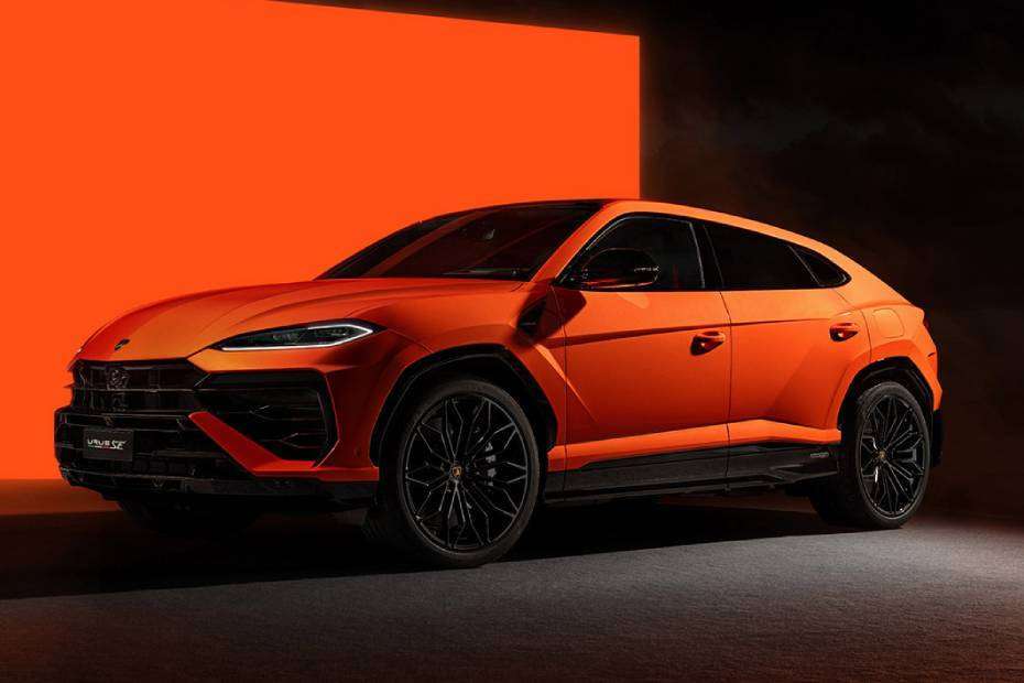 Lamborghini Urus SE Left Front Three Quarter Lamborghini Urus SE Left Front Three Quarter