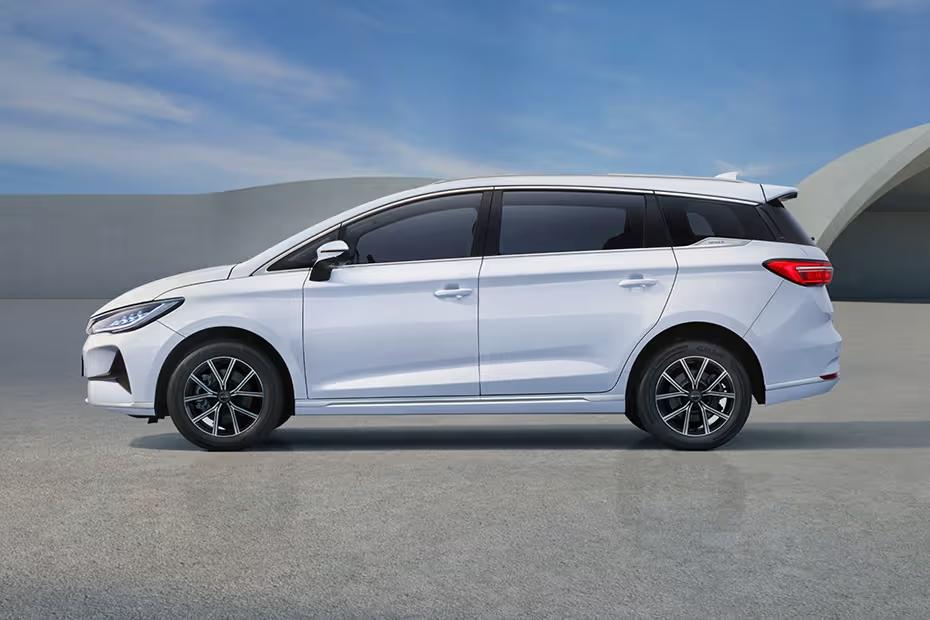 BYD eMax 7 Left Side View BYD eMax 7 Left Side View