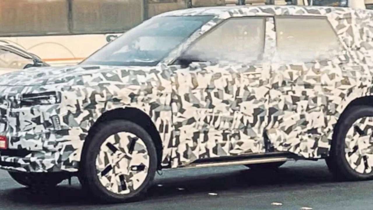 Mahindra B07 side profile design