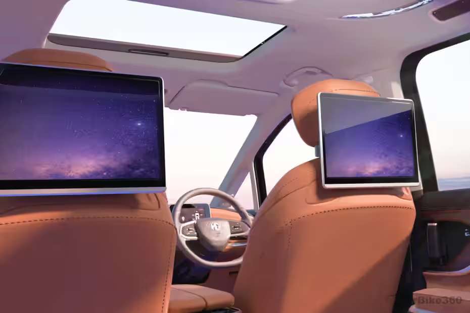 MG M9 EV Rear Row Passenger Display MG M9 EV Rear Row Passenger Display
