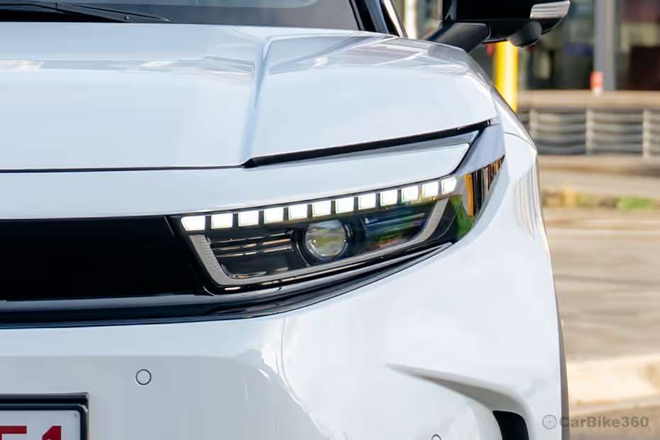Toyota Urban Cruiser EV LED Projector Headlamp with LED DRLs Toyota Urban Cruiser EV LED Projector Headlamp with LED DRLs