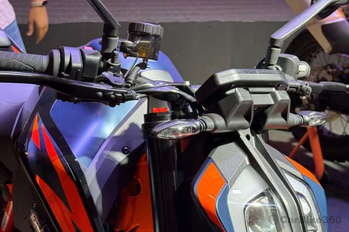 KTM 890 Duke R images KTM 890 Duke R images