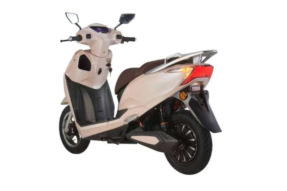 Dionev Asta Left Rear Three Quarter Dionev Asta Left Rear Three Quarter