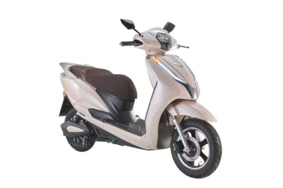 Dionev Asta Right Front Three Quarter Dionev Asta Right Front Three Quarter