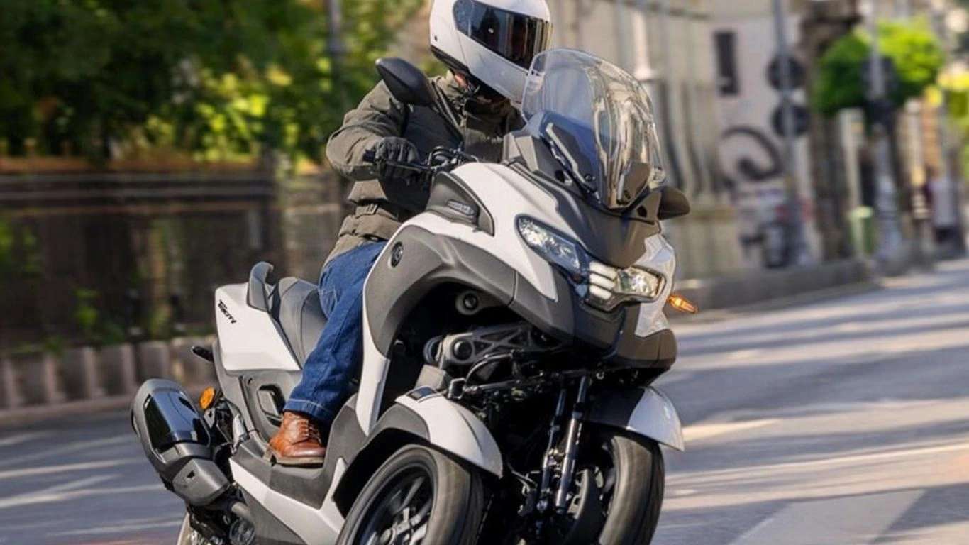 Tricity 300 scooter