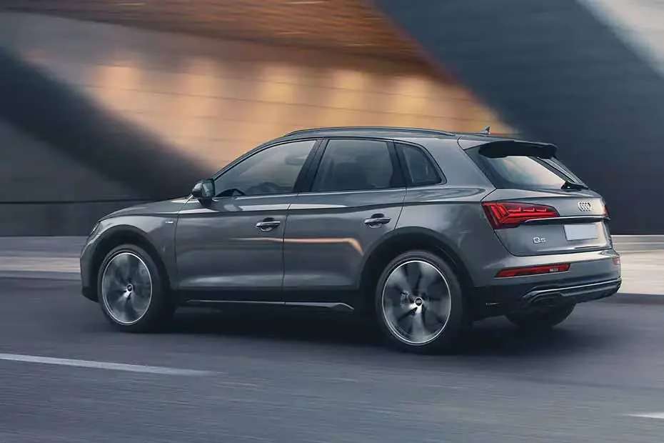 Audi-Q5 लेफ्ट साइड रियर व्यू Audi-Q5 लेफ्ट साइड रियर व्यू