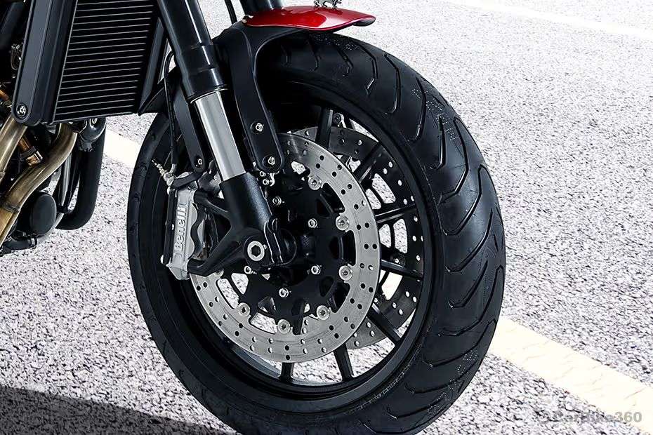 Benelli Leoncino 500 Front Tyre view Benelli Leoncino 500 Front Tyre view