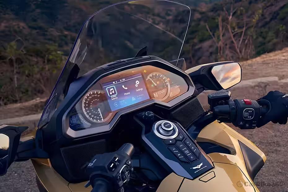 Big 7-inch TFT display for clear navigation and controls Big 7-inch TFT display for clear navigation and controls