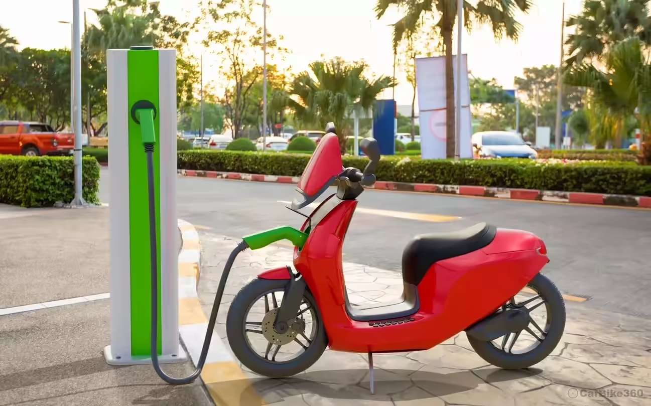 Electric 2W Sales August 2025: TVS Clinched First Position, Ather Overtook Bajaj Audio