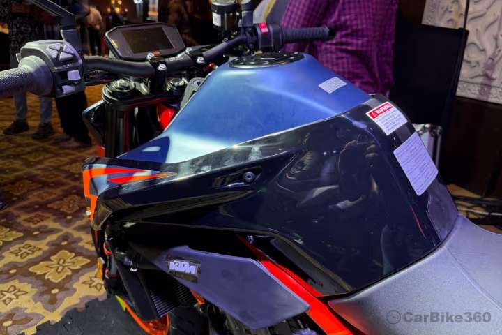 KTM 890 Duke R images KTM 890 Duke R images