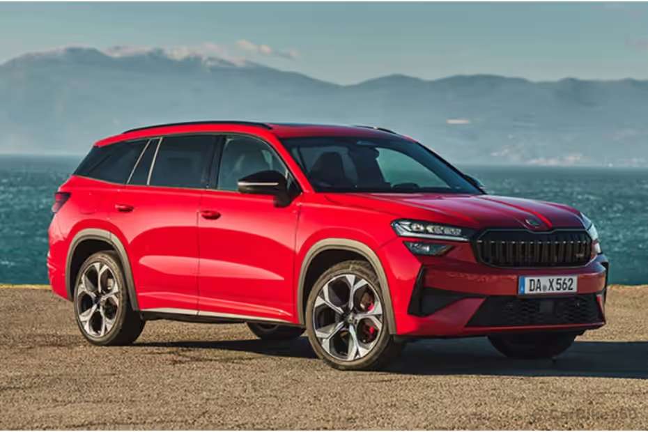 Skoda Kodiaq RS Right Front Three Quarter Skoda Kodiaq RS Right Front Three Quarter