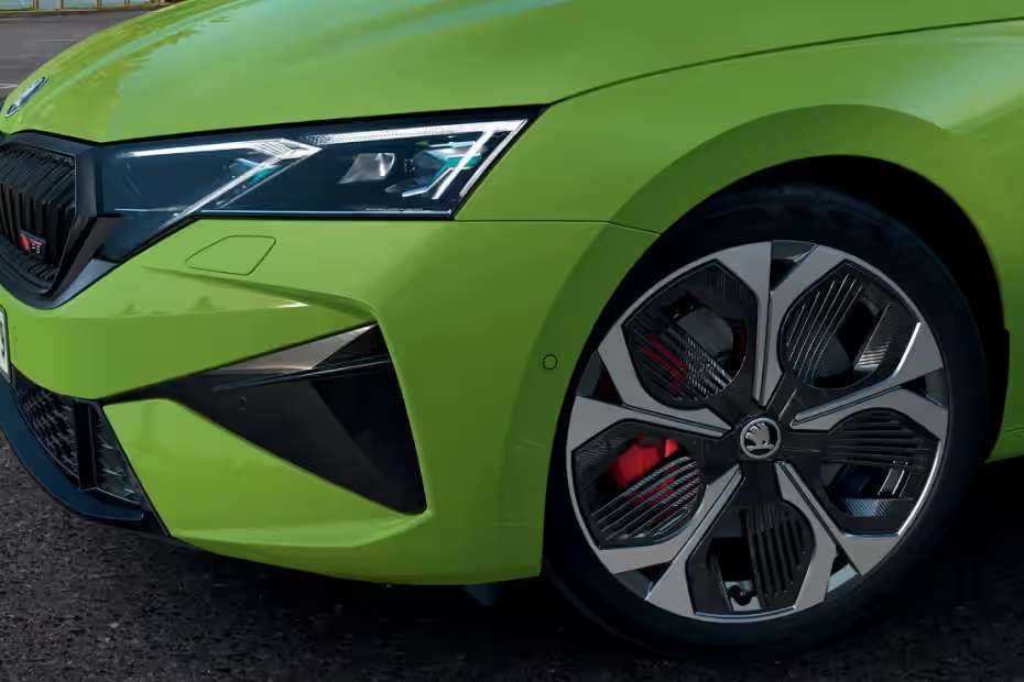 Skoda Octavia RS Front Wheel and Fender Skoda Octavia RS Front Wheel and Fender