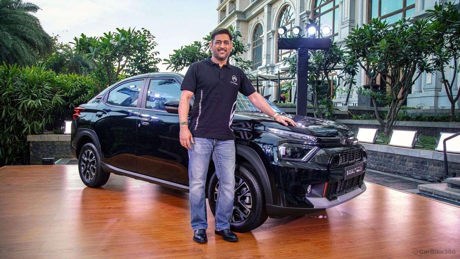 Citroën Launches Basalt Dark Edition; First Unit Delivered to MS Dhoni MS_Dhoni_receiving_1st_Basalt_Dark_Edition_1744263970744_1744263974749.webp