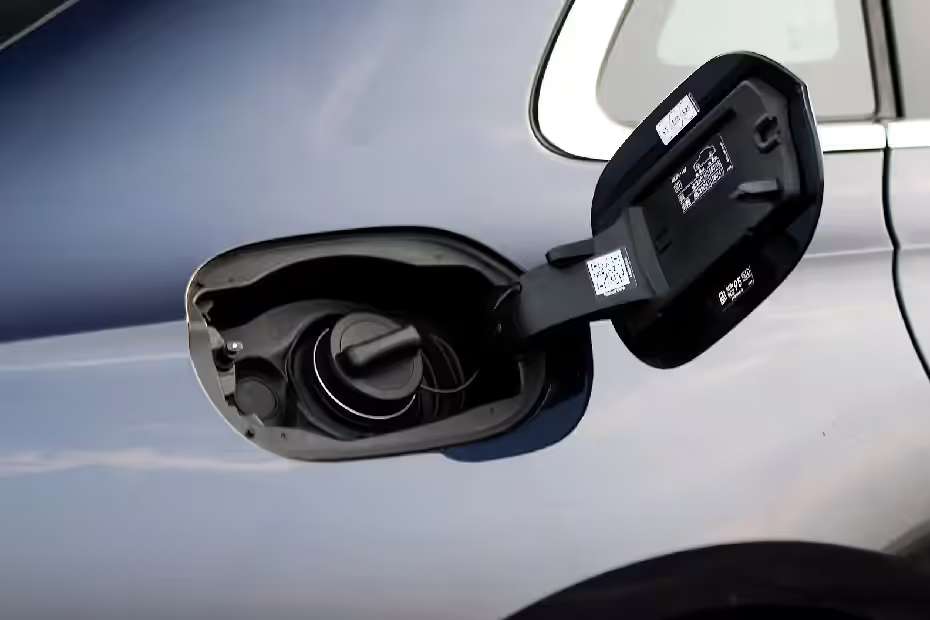 Mercedes-Benz E-Class Open Fuel Lid Mercedes-Benz E-Class Open Fuel Lid