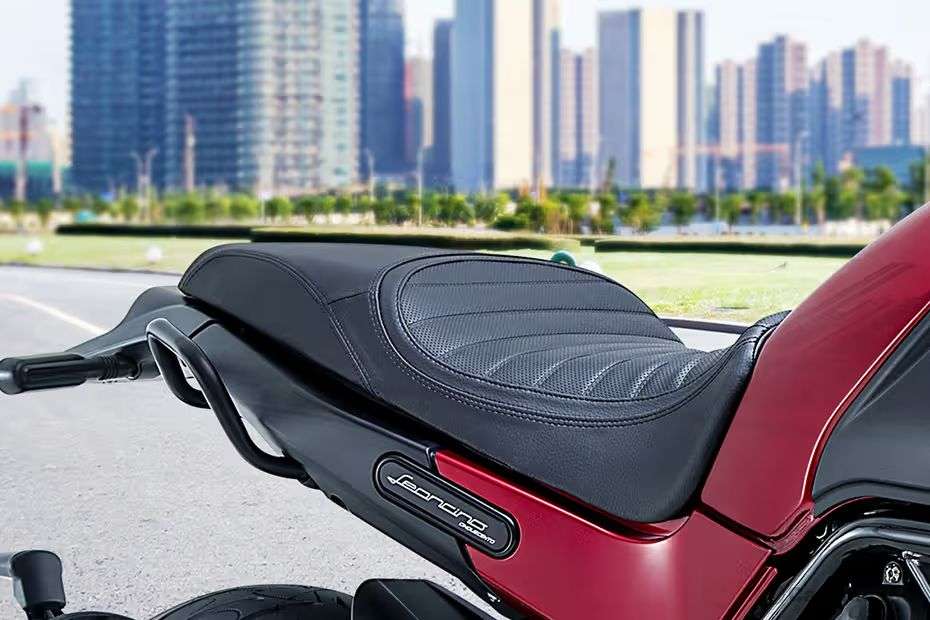 Benelli Leoncino 500 Seat Benelli Leoncino 500 Seat