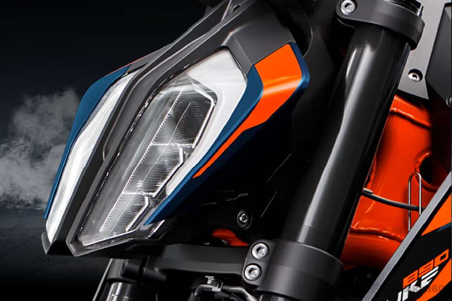 KTM 890 Duke R images KTM 890 Duke R images