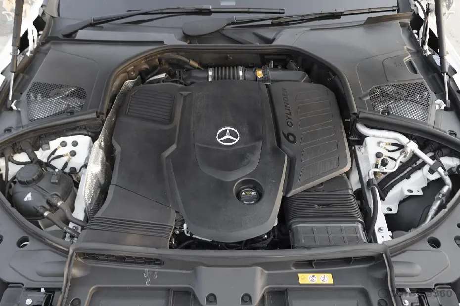 Mercedes Benz S-Class Engine Shot Mercedes Benz S-Class Engine Shot