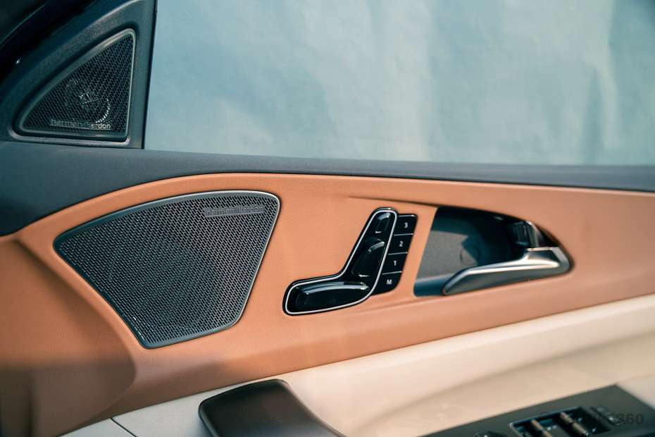 Mahindra XUV 7XO AX3 vs AX5: Features, Price, and Variant Comparison