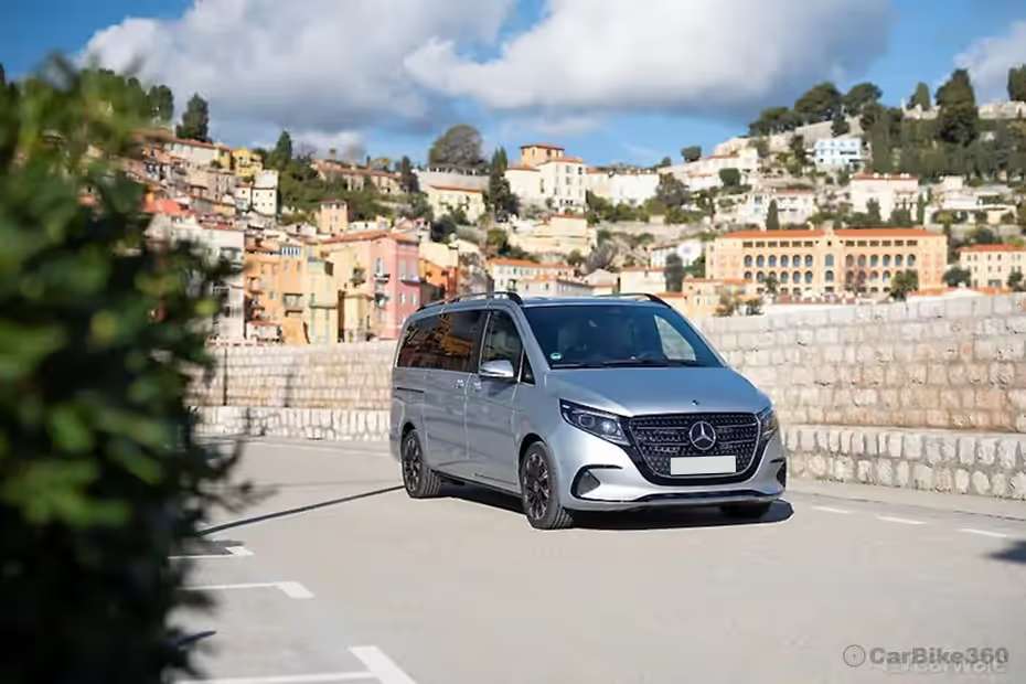 Mercedes-Benz V Class Right Front Three Quarter Mercedes-Benz V Class Right Front Three Quarter