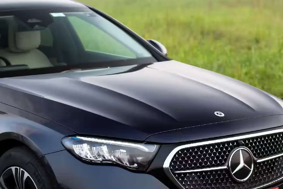 Mercedes-Benz E-Class Closed Hood/Bonnet Mercedes-Benz E-Class Closed Hood/Bonnet