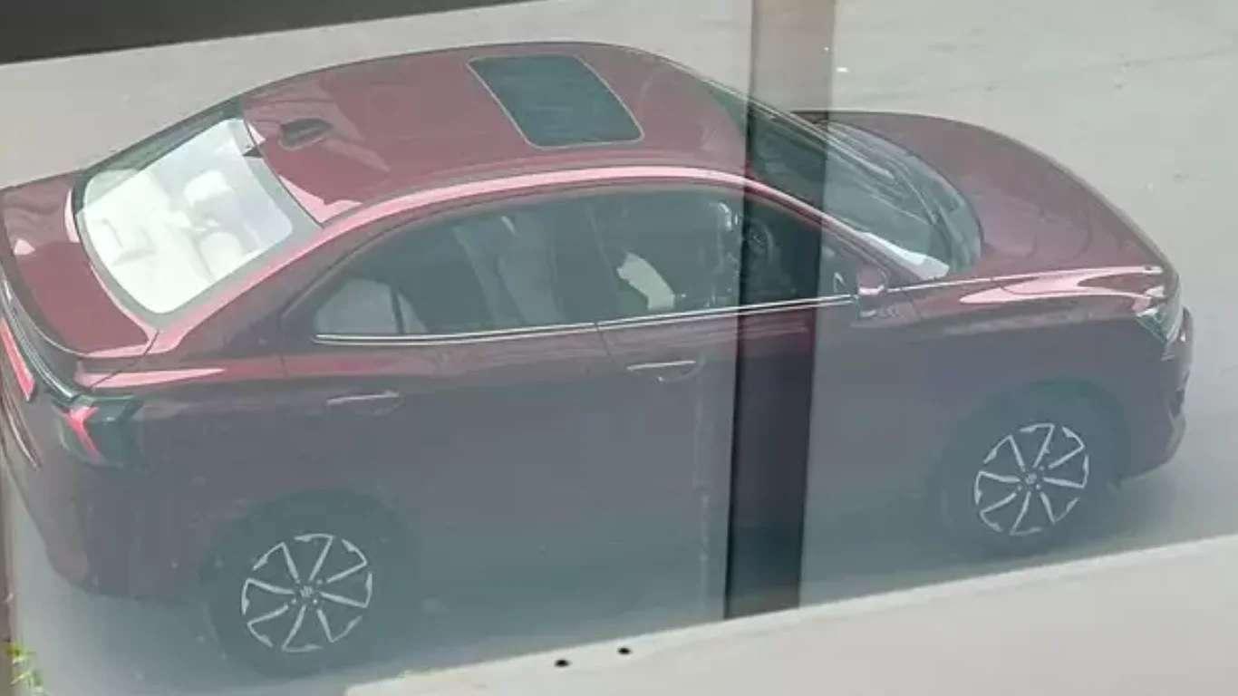 नई Maruti Dzire का एक्सटीरियर डिज़ाइन लीक; भारत में जल्द लॉन्च होने की उम्मीद है Maruti DZire Spy Shots