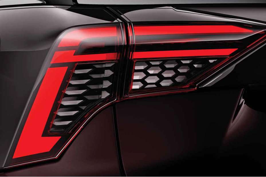 Mahindra XUV 7XO: Features, Accessories, Engine Options and Pricing Explained