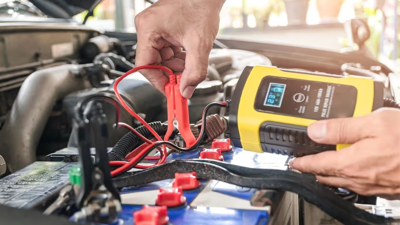 Signs of a Dying Car Battery Before It Fails: Don't Get Stranded in Delhi's Chaos Signs of a Dying Car Battery Before It Fails: Don't Get Stranded in Delhi's Chaos