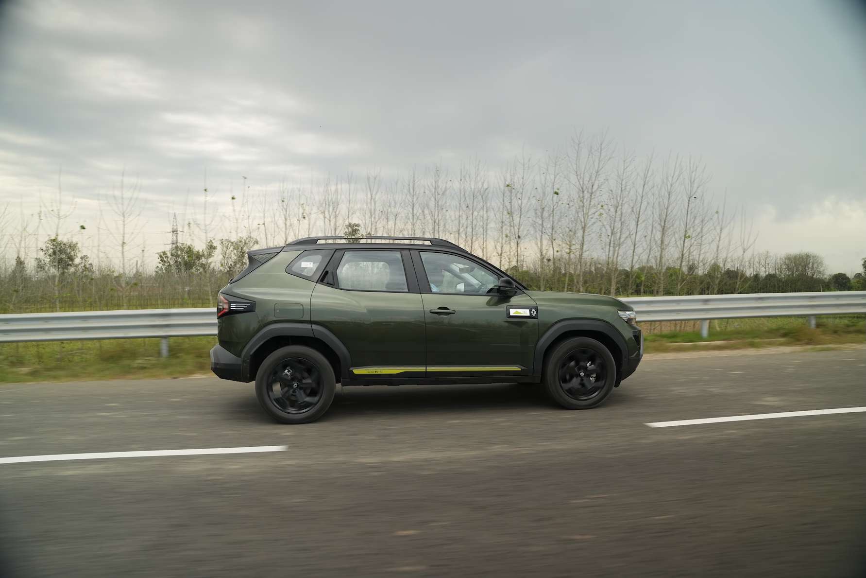 Renault Duster Right Side