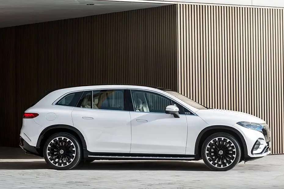 Mercedes Benz EQS SUV Right Side View Mercedes Benz EQS SUV Right Side View