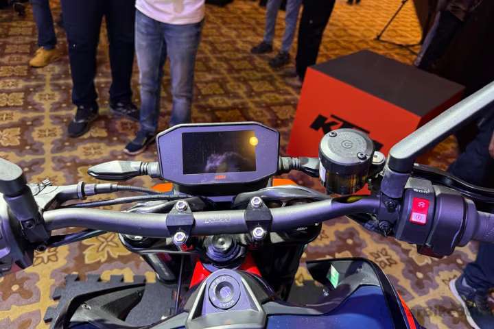 KTM 890 Duke R images KTM 890 Duke R images