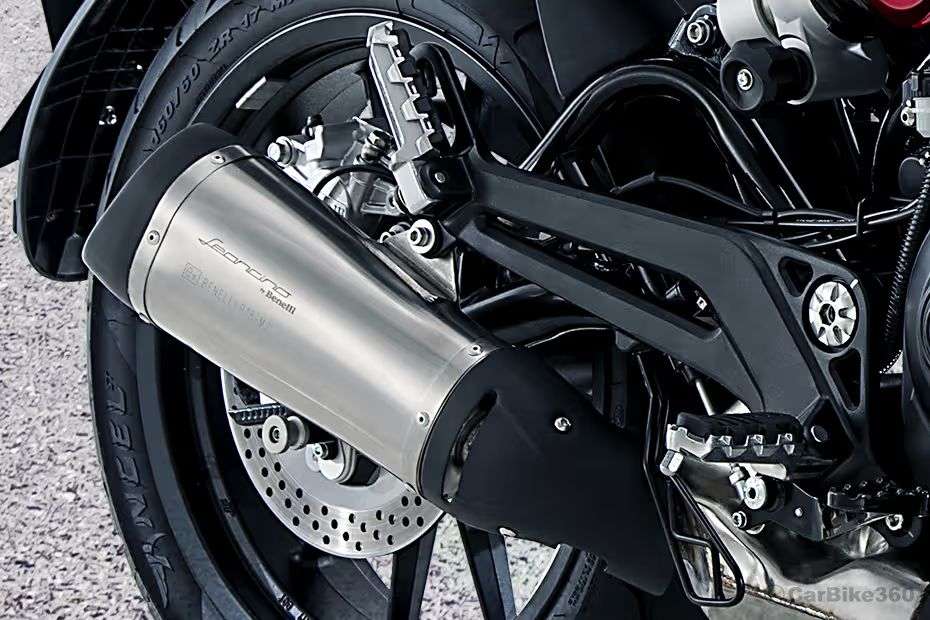 Benelli Leoncino 500 Exhaust View Benelli Leoncino 500 Exhaust View