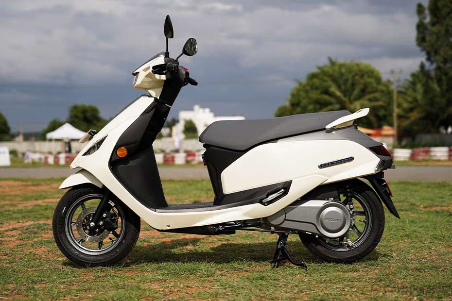 Suzuki e Access Side Profile View (Left) Suzuki e Access Side Profile View (Left)