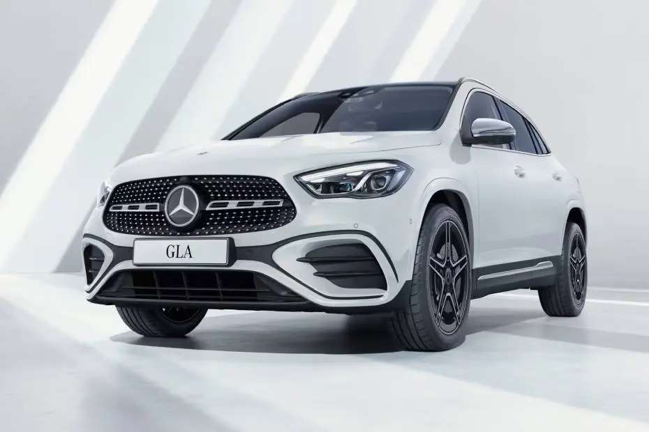 Mercedes Benz GLA Front View Mercedes Benz GLA Front View