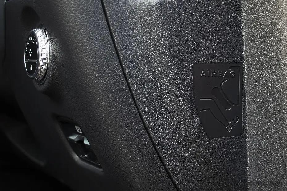 Mercedes-AMG C 43 - Safety & Driver Assistance Mercedes-AMG C 43 - Safety & Driver Assistance