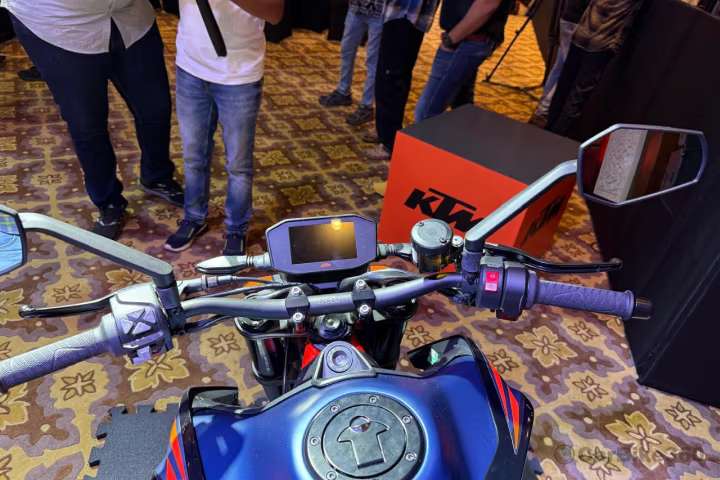 KTM 890 Duke R images KTM 890 Duke R images