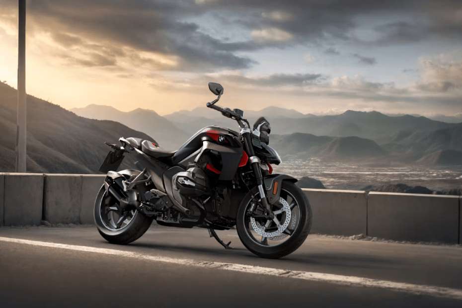 BMW R 1300 R Front Right Ride View BMW R 1300 R Front Right Ride View