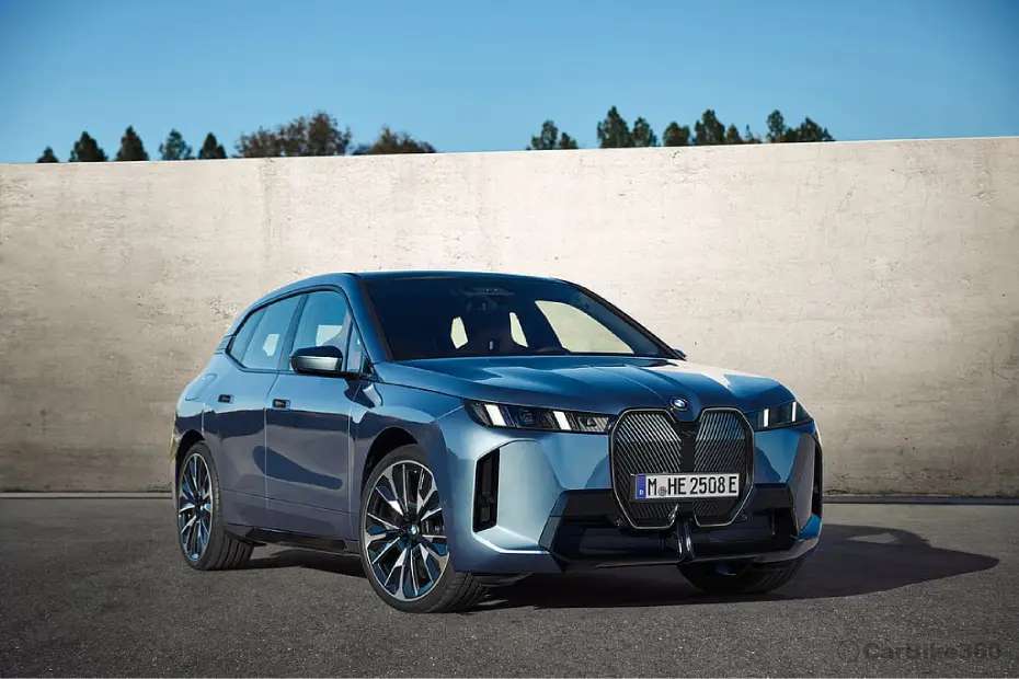 BMW iX Facelift Right Front Three Quarter BMW iX Facelift Right Front Three Quarter