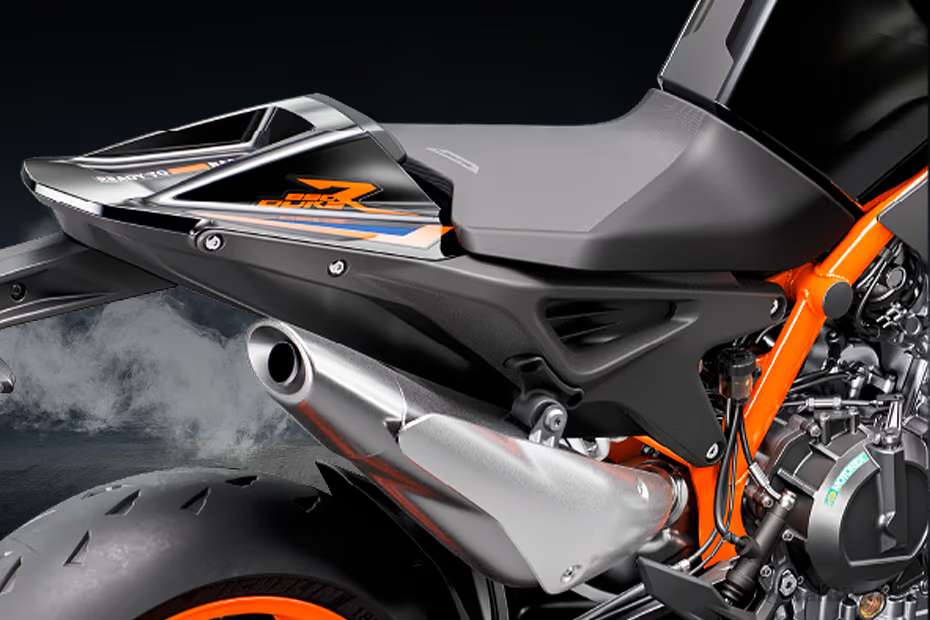 KTM 890 Duke R images KTM 890 Duke R images