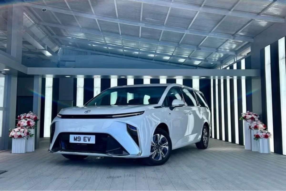 2025 MG M9